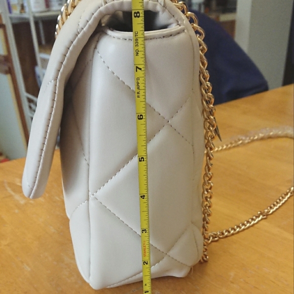 Badgley Mischka Diamond Quilted Med-Large purse, bag, Buttery Soft Vegan Leathe. - Picture 11 of 16